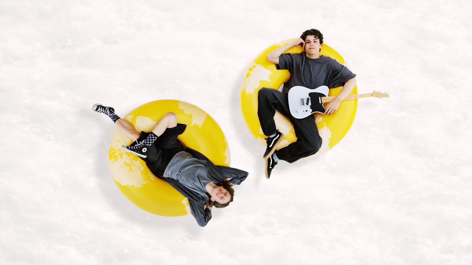 Le premier single de Black Eggs est disponible.